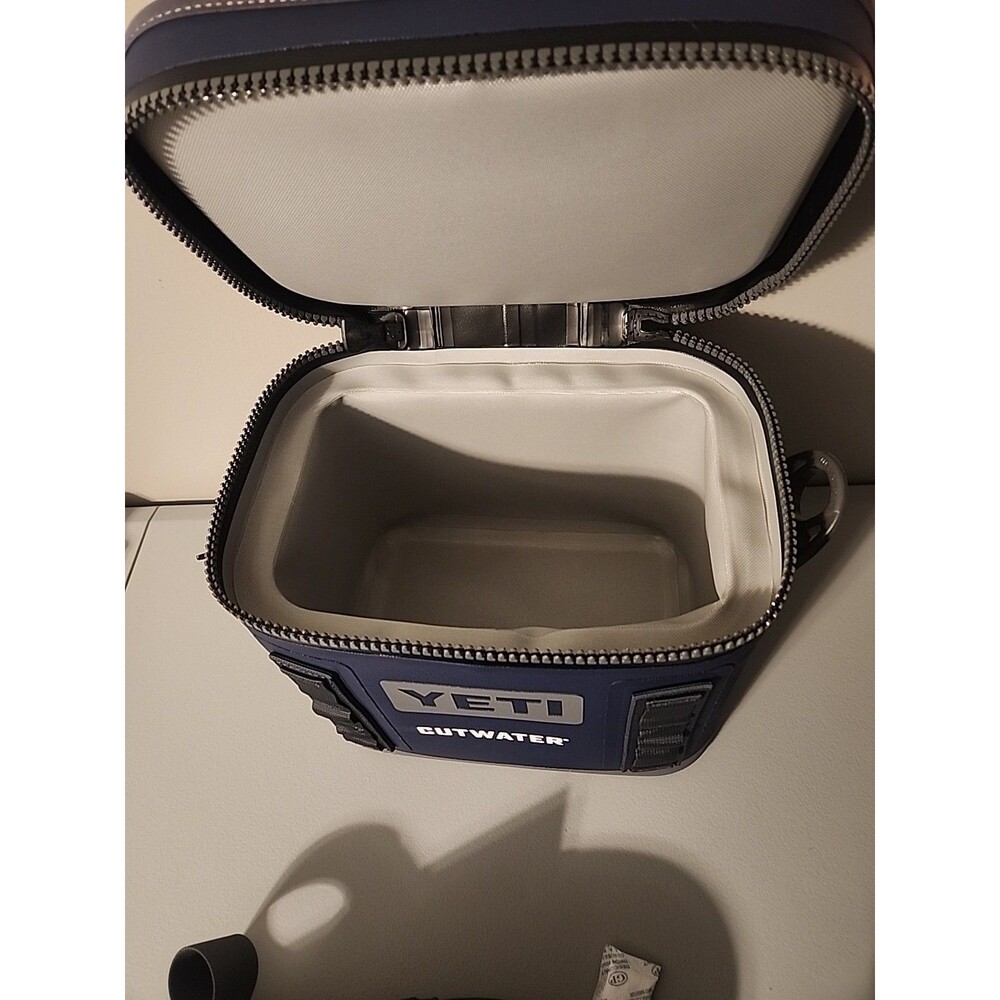 NWT Yeti Hopper Flip 8 Cutwater Portable Soft Small Cooler Navy Blue Grey - Picture 8 of 15